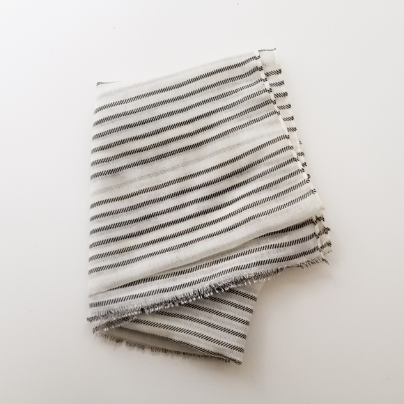 Lightweight striped scarf - Picture 2 of 2